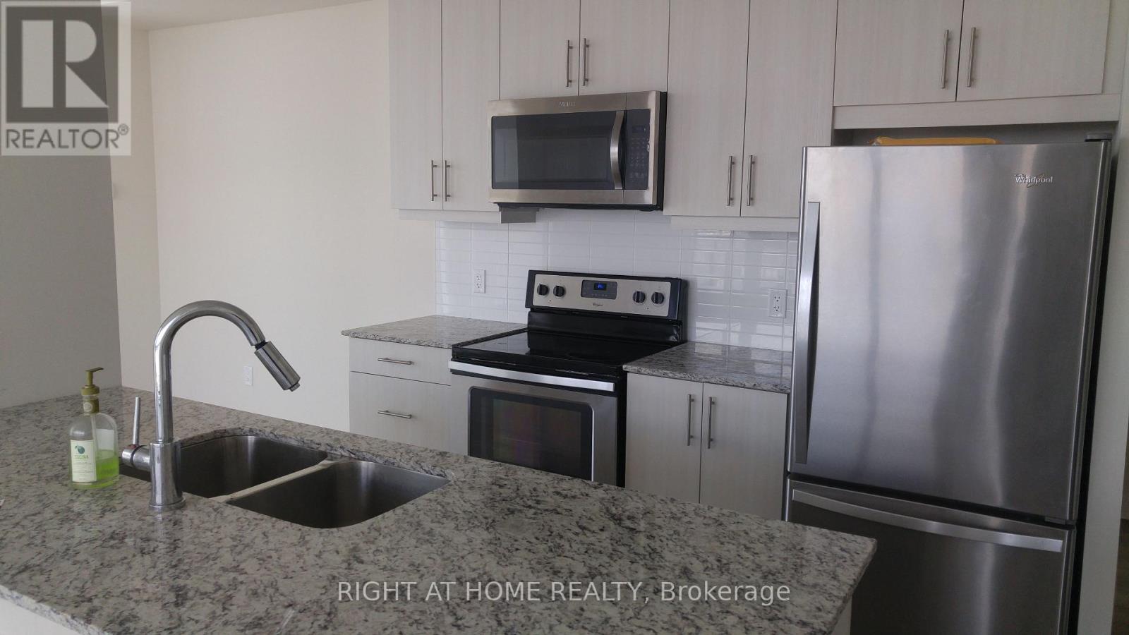 4202 - 3975 Grand Park Drive, Mississauga (City Centre), Ontario  L5B 0K4 - Photo 3 - W13500924