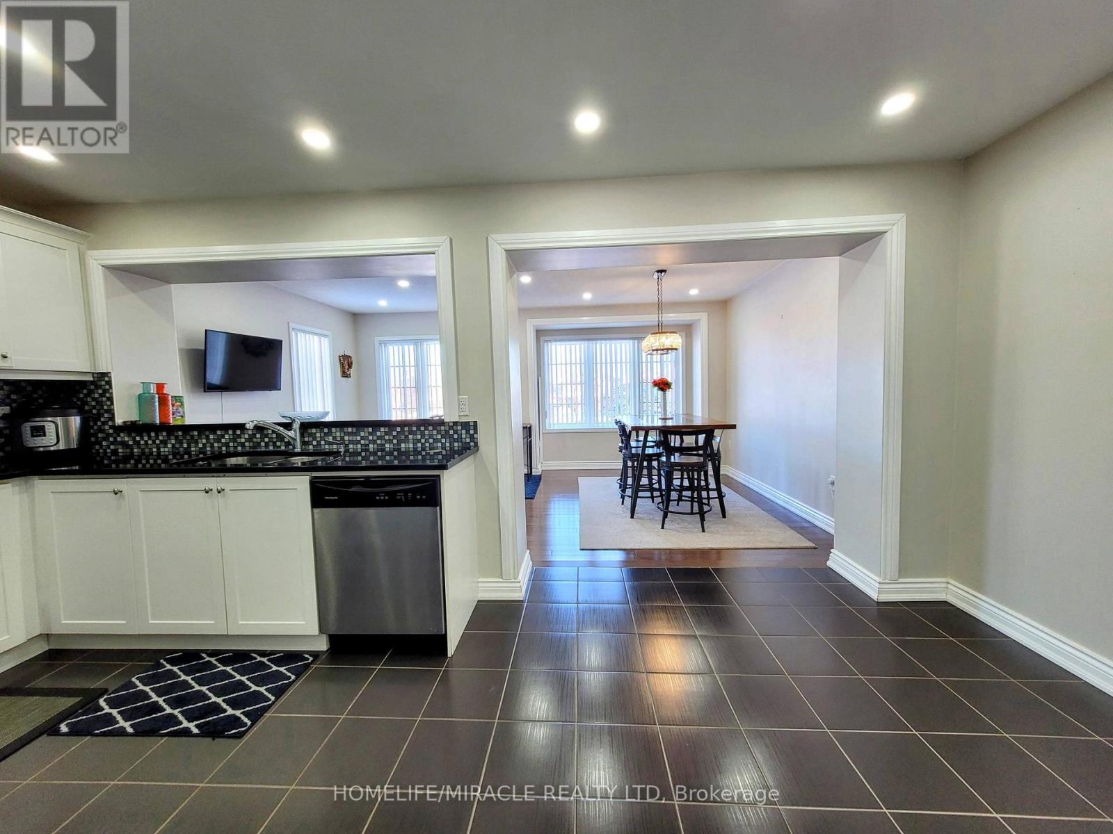 34 Donomore Drive, Brampton (Northwest Brampton), Ontario  L7A 0S7 - Photo 13 - W13500932