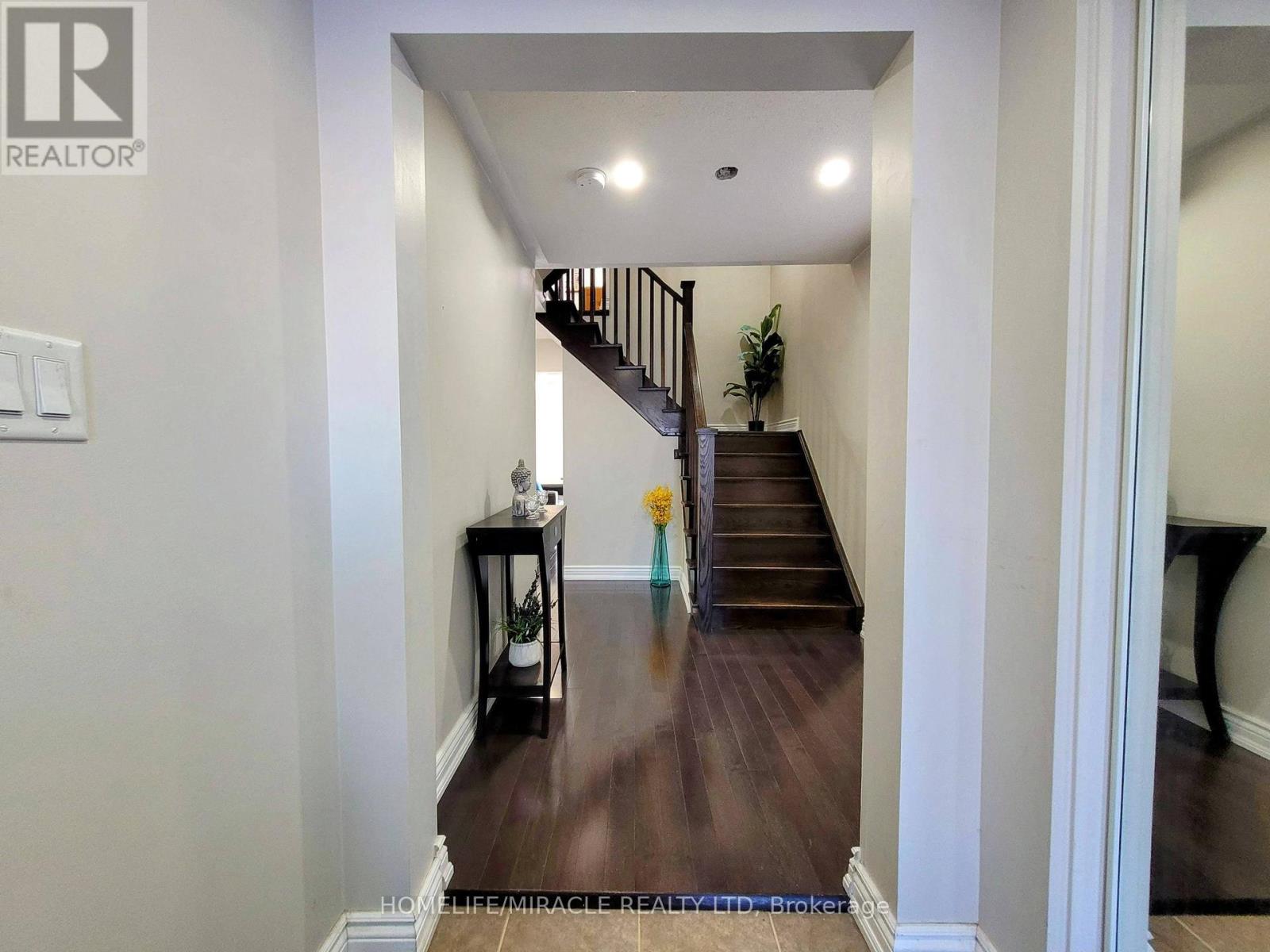 34 Donomore Drive, Brampton (Northwest Brampton), Ontario  L7A 0S7 - Photo 2 - W13500932