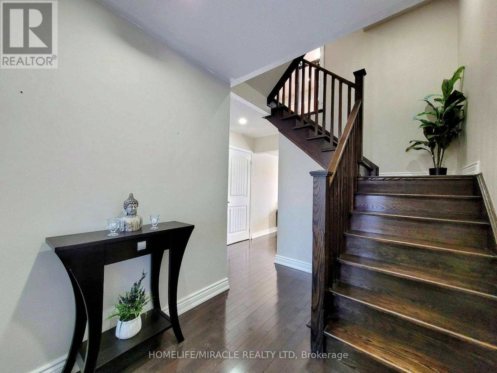 34 Donomore Drive, Brampton (Northwest Brampton), Ontario  L7A 0S7 - Photo 3 - W13500932