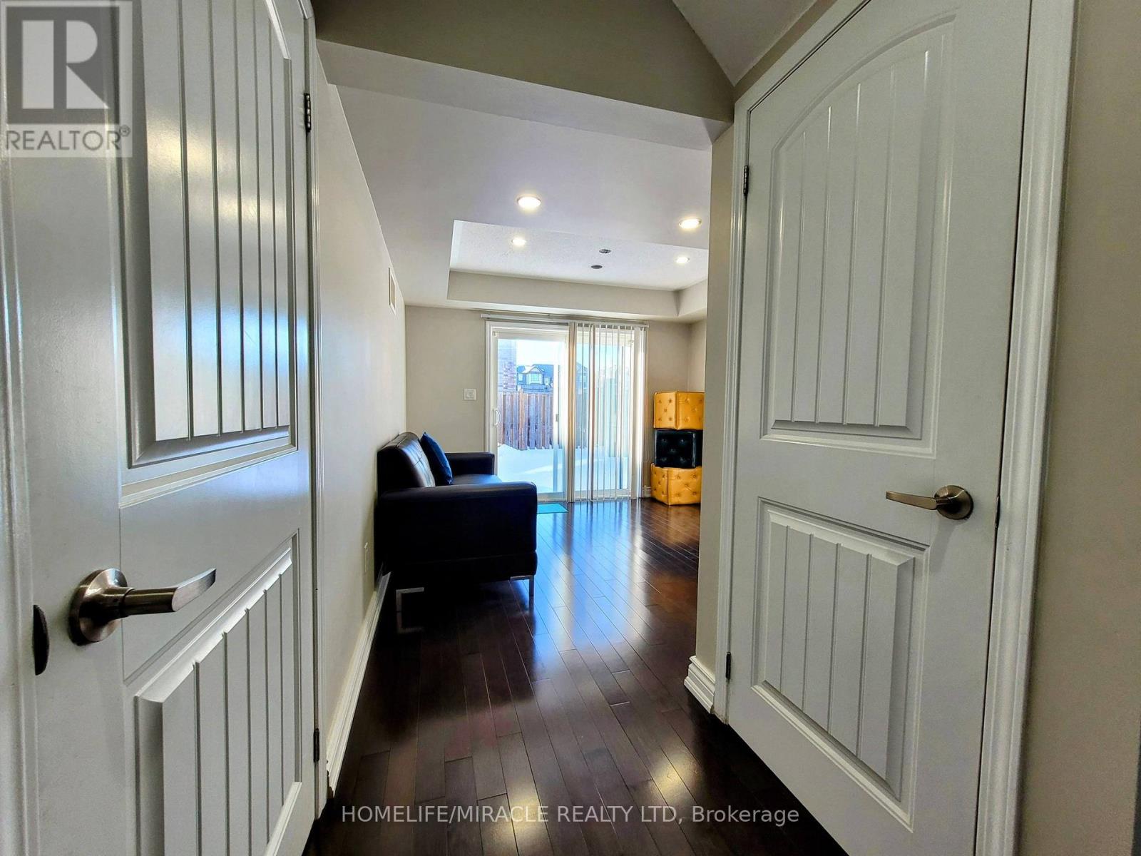 34 Donomore Drive, Brampton (Northwest Brampton), Ontario  L7A 0S7 - Photo 4 - W13500932