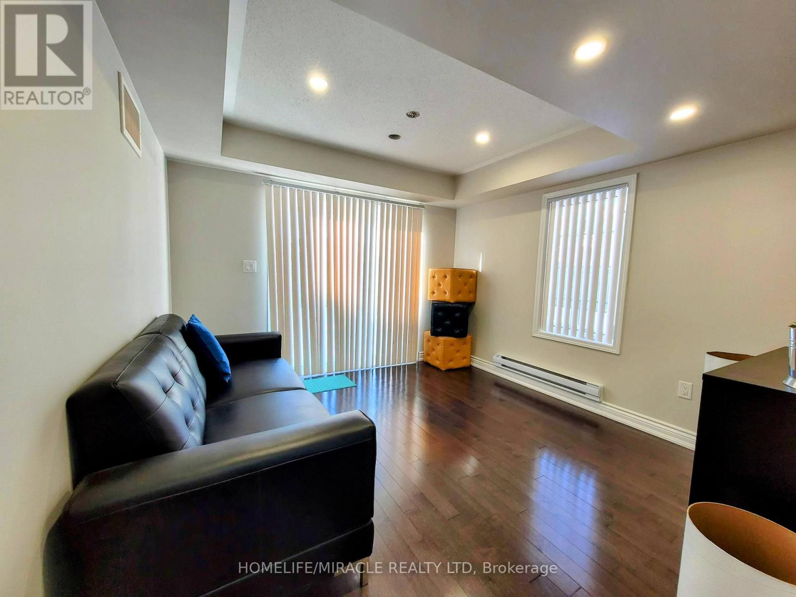 34 Donomore Drive, Brampton (Northwest Brampton), Ontario  L7A 0S7 - Photo 5 - W13500932