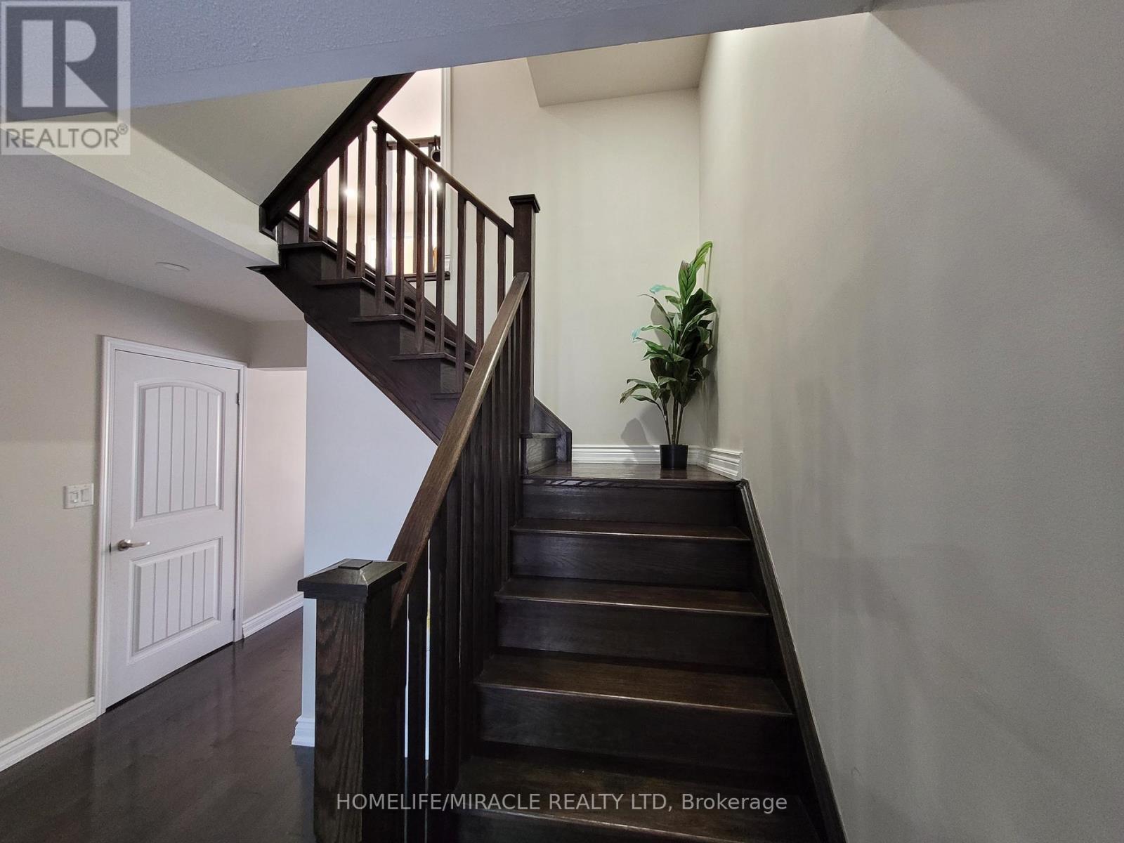 34 Donomore Drive, Brampton (Northwest Brampton), Ontario  L7A 0S7 - Photo 8 - W13500932