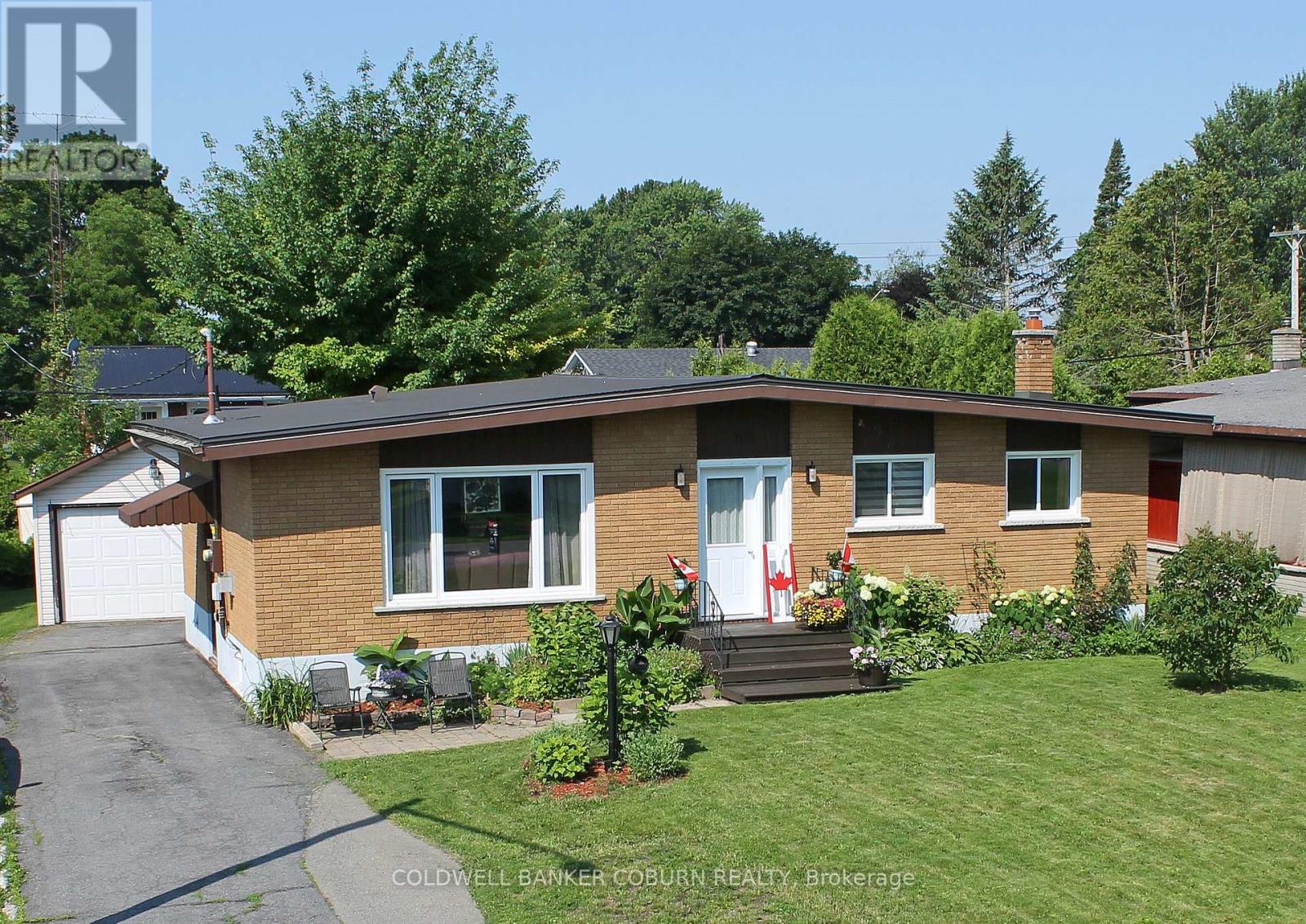 56 MEIKLE STREET, South Dundas, Ontario