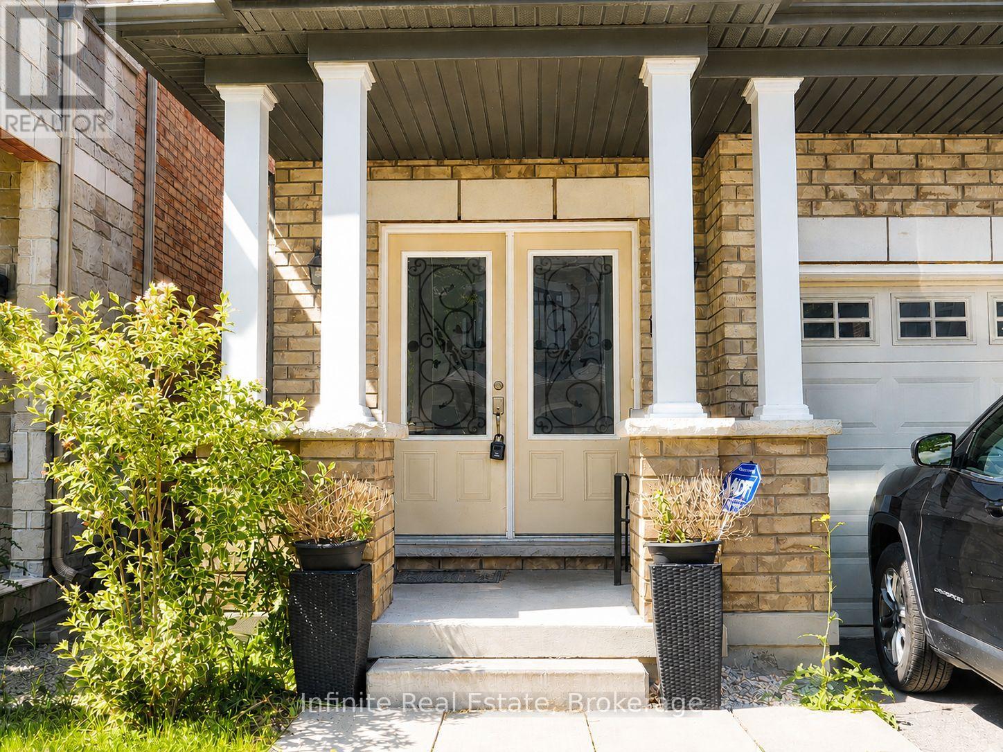 39 Lola Crescent, Brampton, Ontario  L7A 0A8 - Photo 2 - W13486564