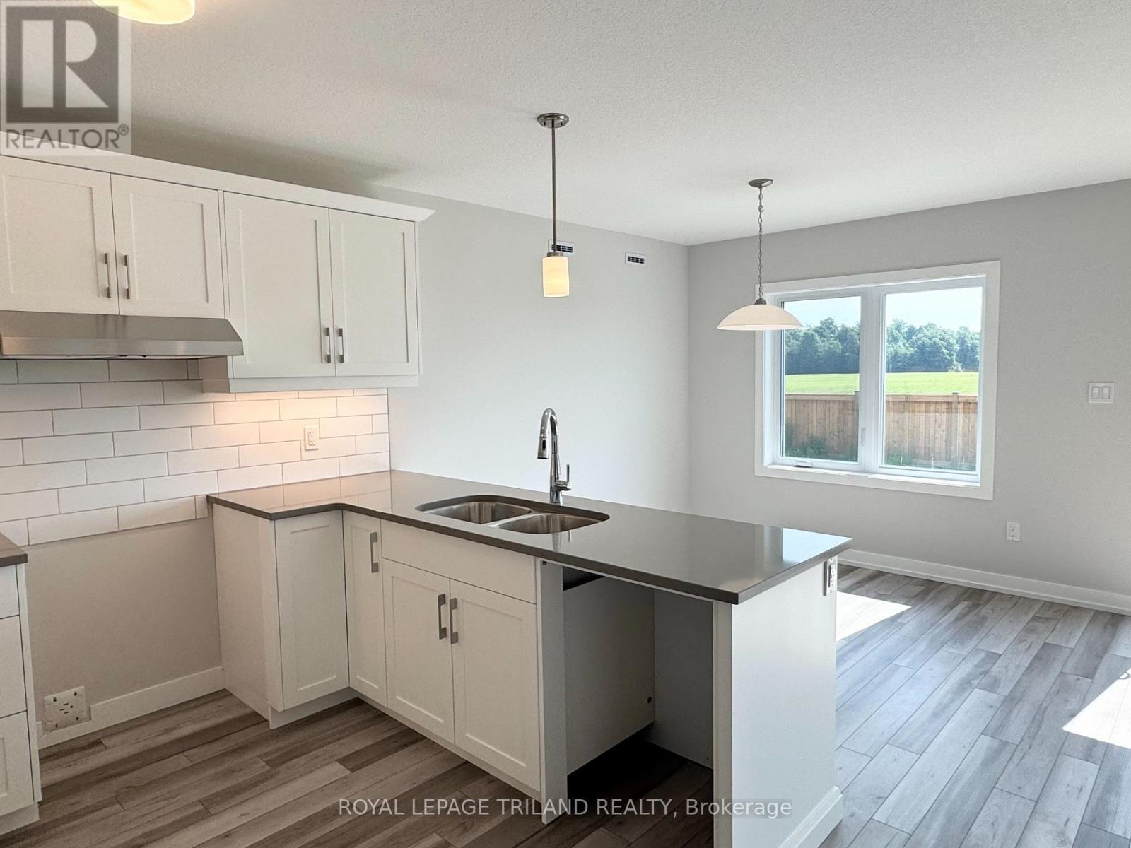 33 Harrow Lane, St. Thomas, Ontario  N5R 0P3 - Photo 3 - X12641678