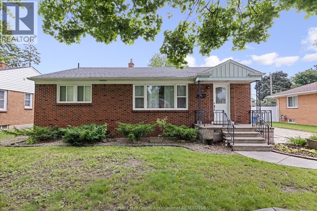 3162 AVONDALE, Windsor, Ontario