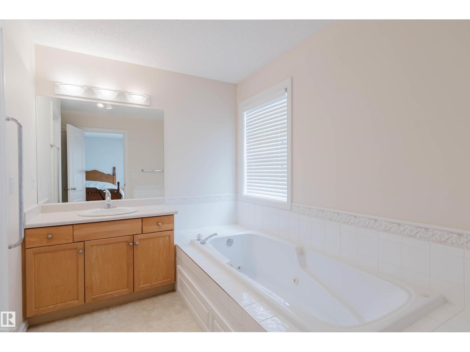 322 Livingstone Ct NW, Edmonton, Alberta  T6R 2T1 - Photo 37 - E4496240