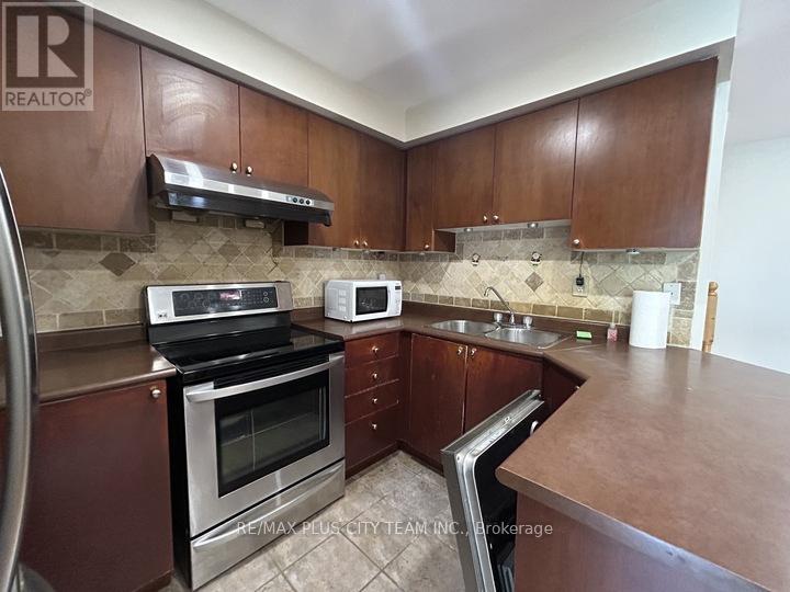 10 Cullcastle Street W, Ajax, Ontario  L1S 0A9 - Photo 7 - E13500990