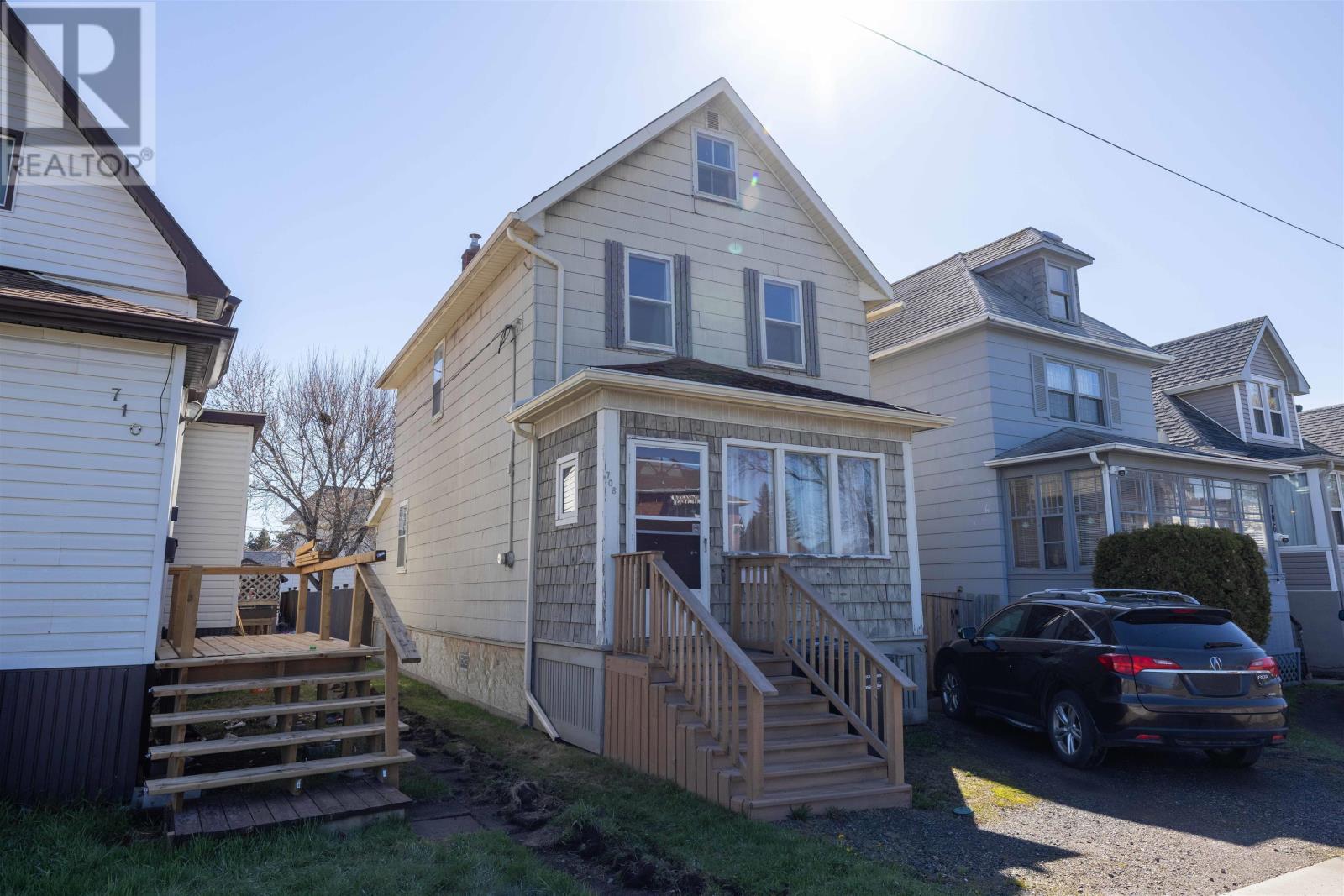 708 Mcleod St, Thunder Bay, Ontario  P7C 2Z6 - Photo 1 - TB2601472