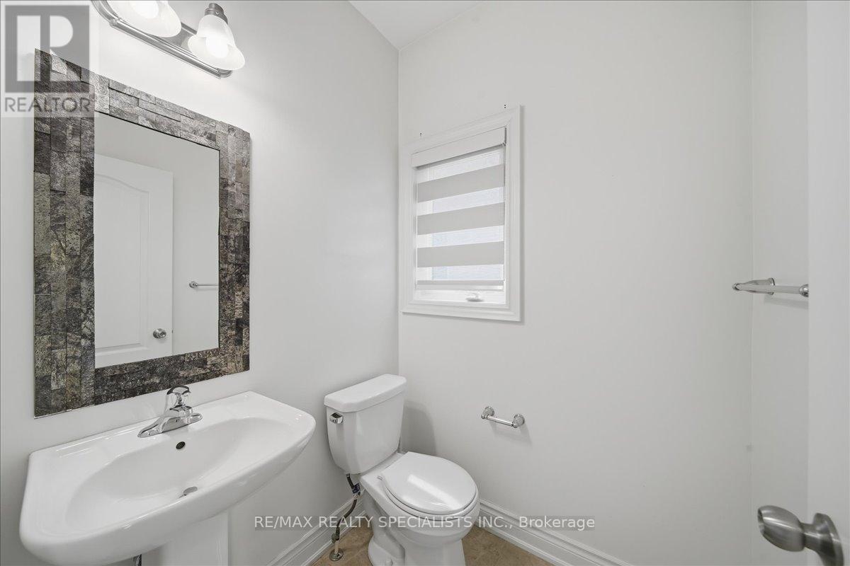 281 Blue Dasher Boulevard, Bradford West Gwillimbury, Ontario  L3Z 4H8 - Photo 4 - N13501038