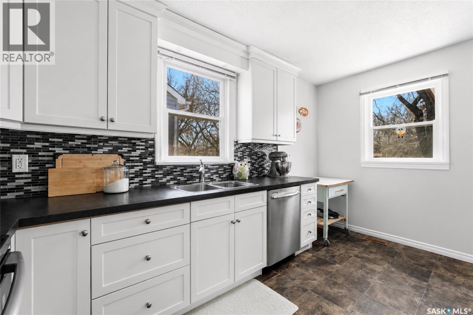 234 Broadway Avenue, Regina, Saskatchewan  S4N 1B3 - Photo 4 - SK039111
