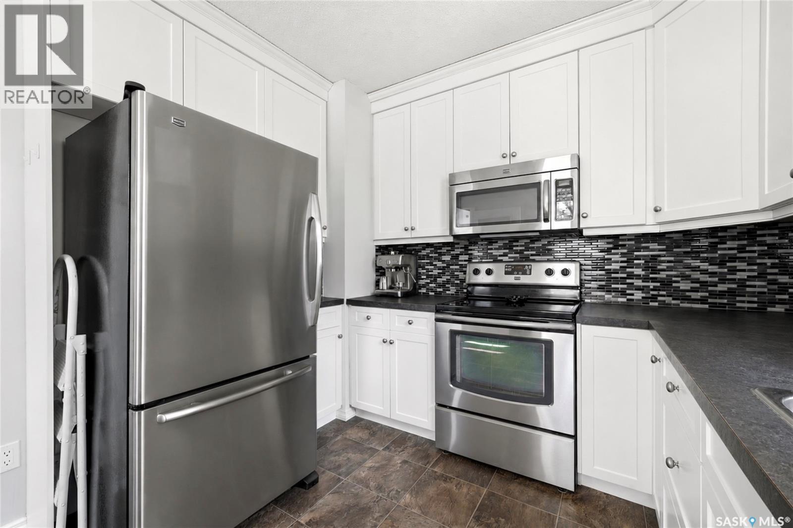 234 Broadway Avenue, Regina, Saskatchewan  S4N 1B3 - Photo 3 - SK039111