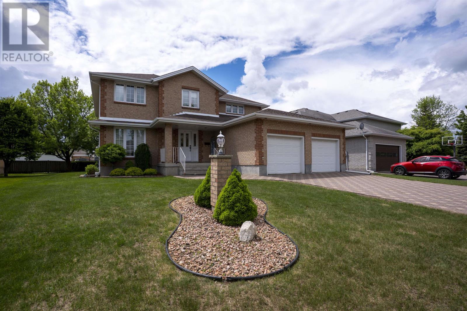 205 Kusznier Cres, Thunder Bay, Ontario  P7B 6K4 - Photo 2 - TB2601604