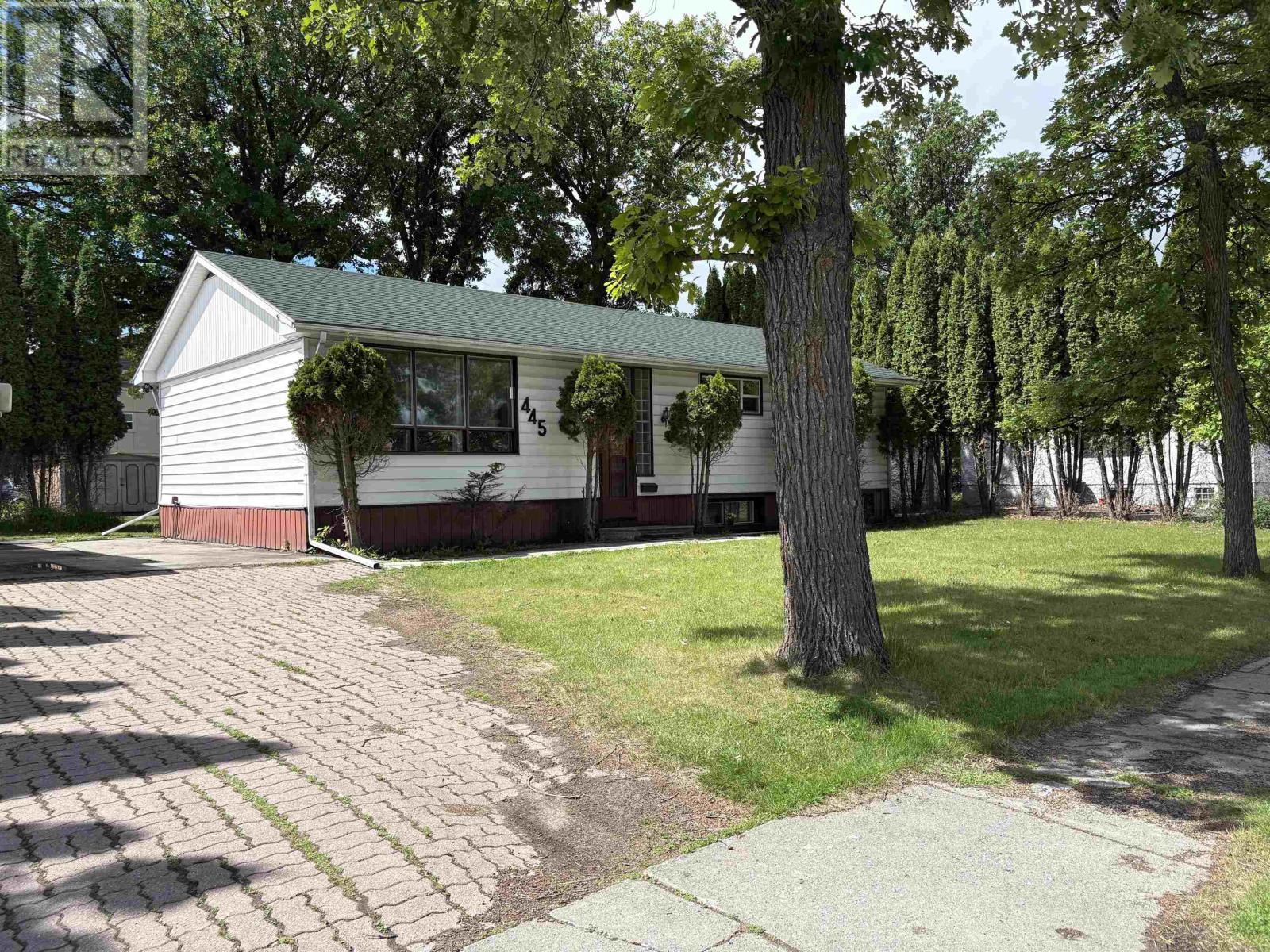 445 Church St, Fort Frances, Ontario  P9A 1E3 - Photo 2 - TB2601606