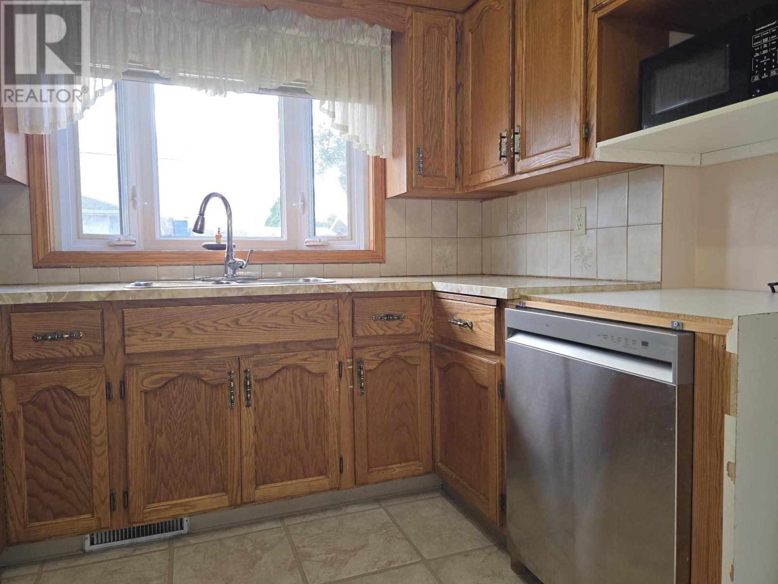205 Edward St North, Thunder Bay, Ontario  P7C 4P1 - Photo 7 - TB2601659
