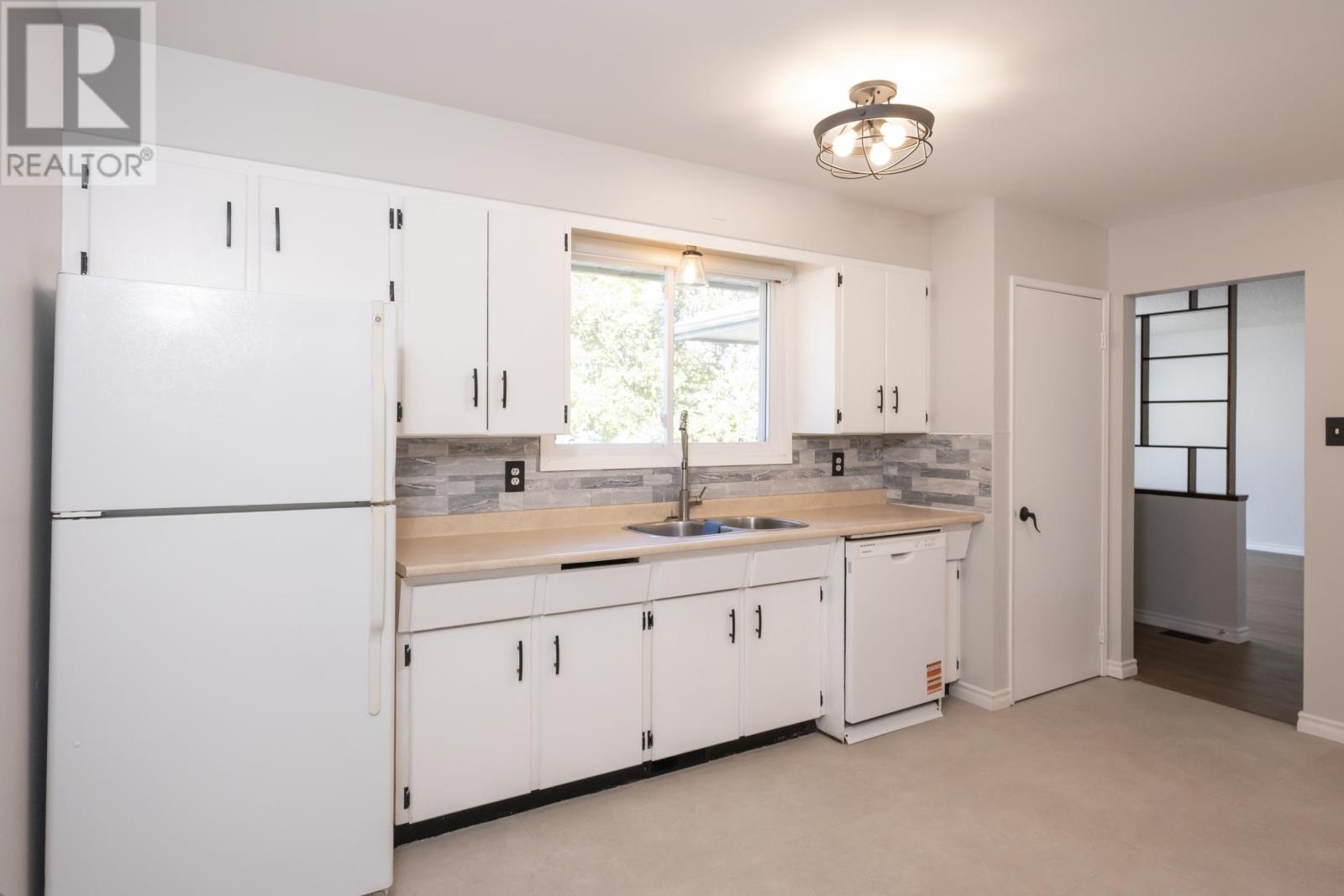103 Elron Cres, Thunder Bay, Ontario  P7C 5T2 - Photo 9 - TB2601737