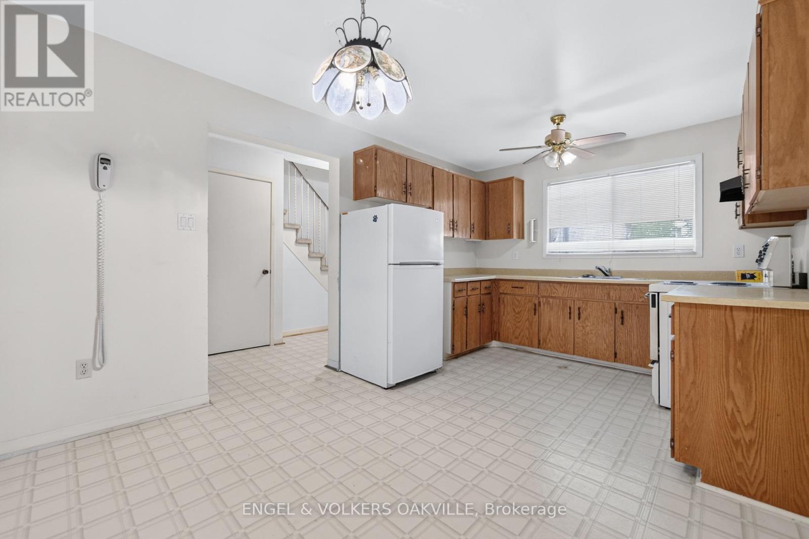 2463 Colter Court, Mississauga, Ontario  L5L 3K7 - Photo 13 - W13501008