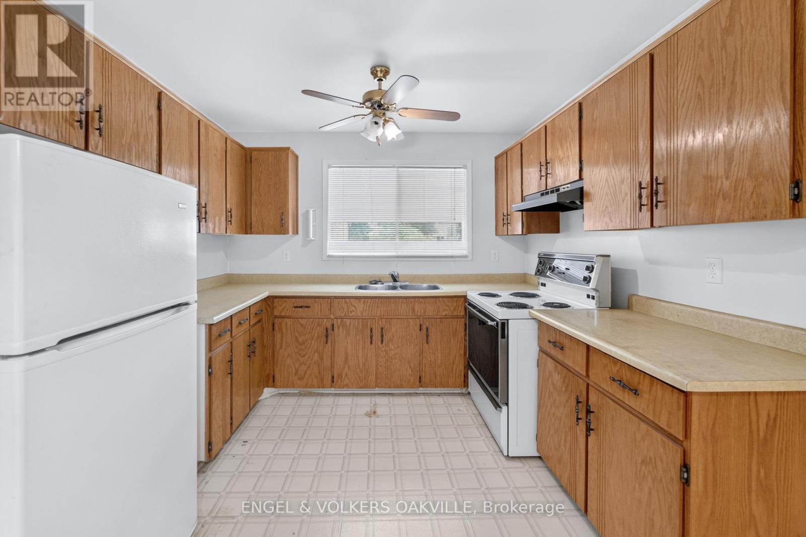 2463 Colter Court, Mississauga, Ontario  L5L 3K7 - Photo 15 - W13501008