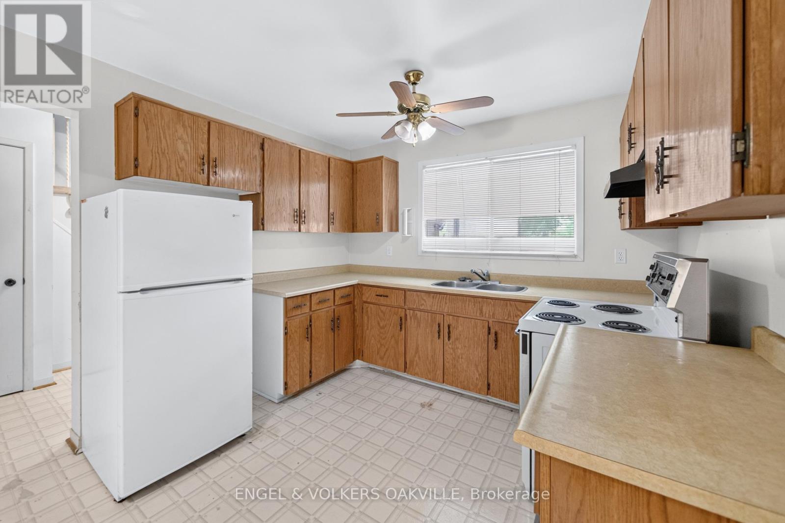 2463 Colter Court, Mississauga, Ontario  L5L 3K7 - Photo 16 - W13501008