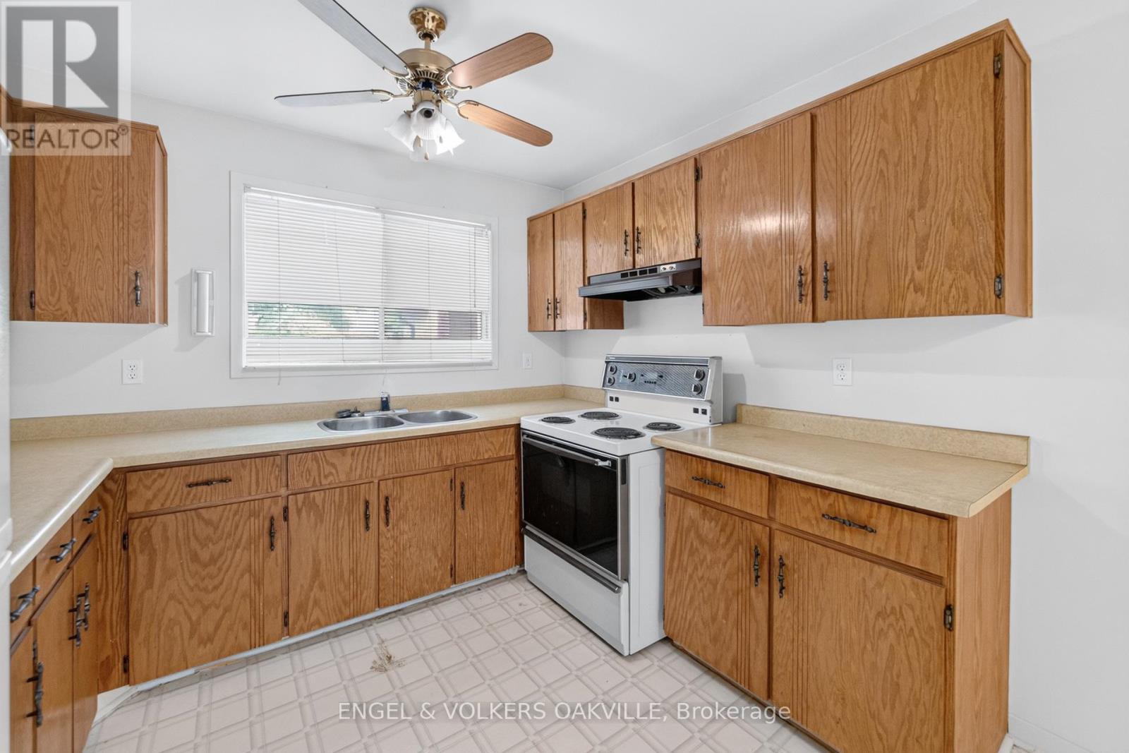 2463 Colter Court, Mississauga, Ontario  L5L 3K7 - Photo 17 - W13501008