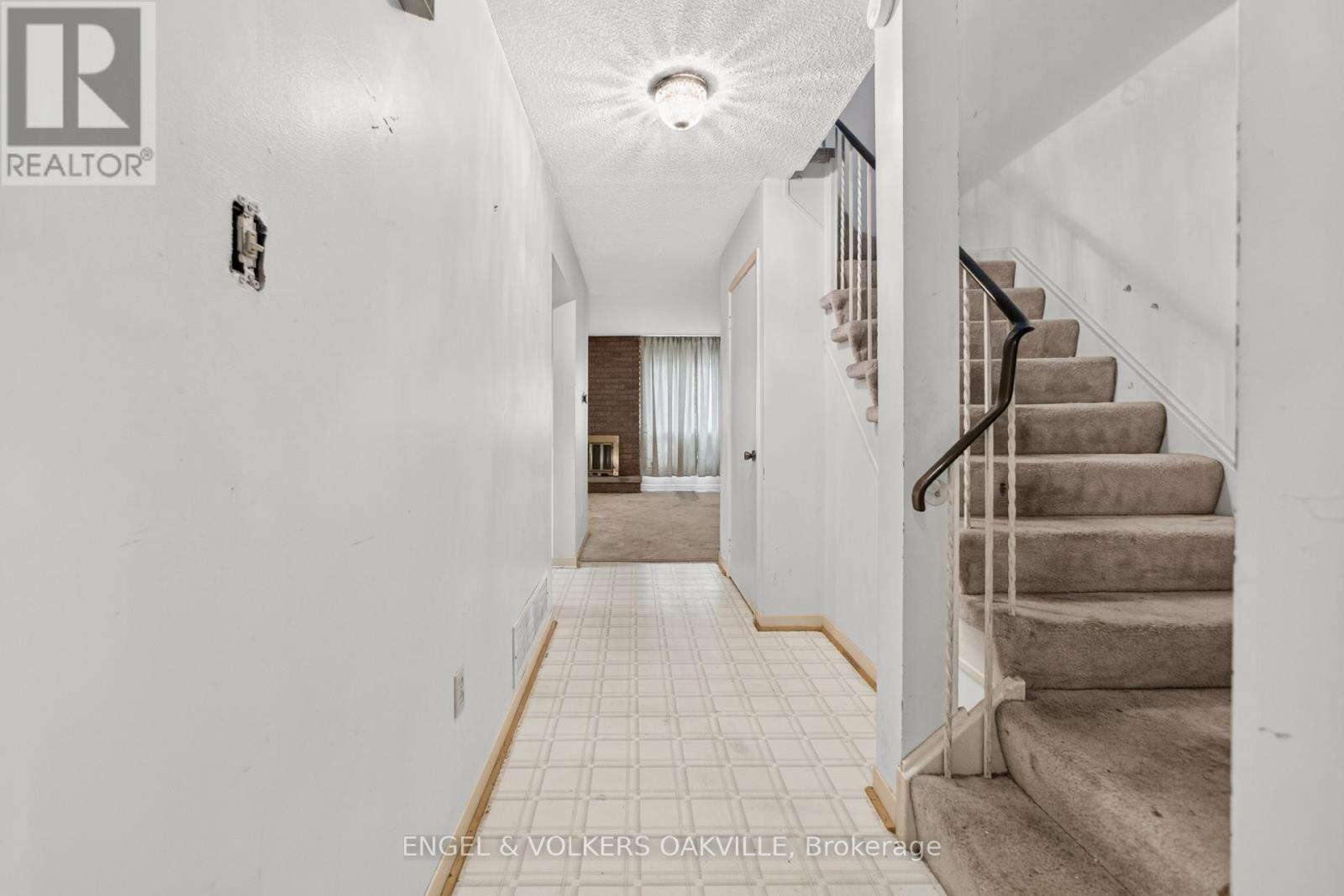 2463 Colter Court, Mississauga, Ontario  L5L 3K7 - Photo 19 - W13501008