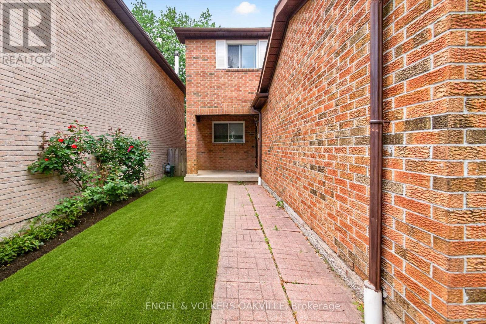 2463 Colter Court, Mississauga, Ontario  L5L 3K7 - Photo 4 - W13501008