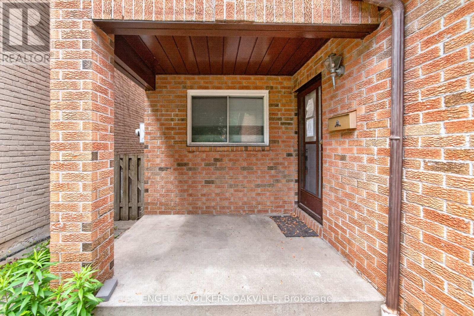 2463 Colter Court, Mississauga, Ontario  L5L 3K7 - Photo 5 - W13501008