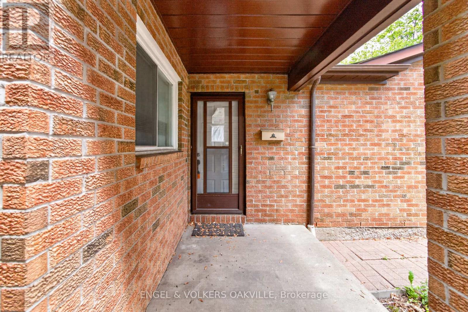 2463 Colter Court, Mississauga, Ontario  L5L 3K7 - Photo 6 - W13501008