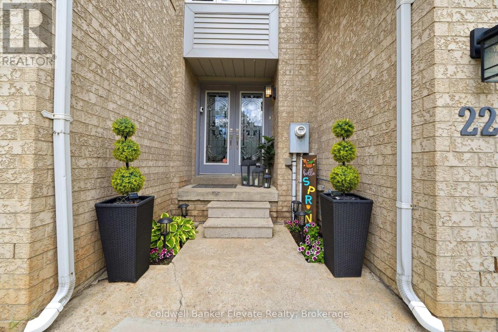 22 Goldenlight Circle, Brampton, Ontario  L6X 4N6 - Photo 3 - W13501050