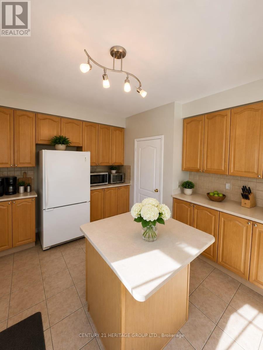 52 Brock Drive, Brampton, Ontario  L6P 1A2 - Photo 11 - W13501082