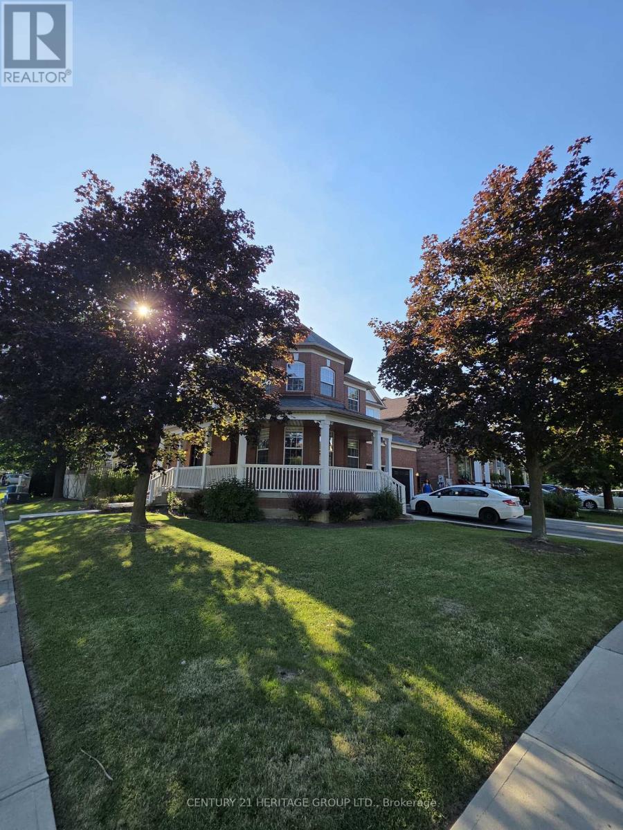 52 Brock Drive, Brampton, Ontario  L6P 1A2 - Photo 3 - W13501082