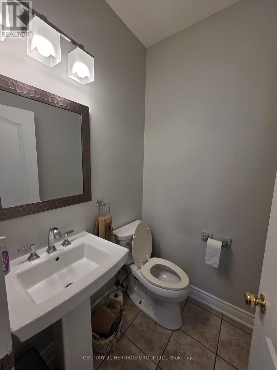 52 Brock Drive, Brampton, Ontario  L6P 1A2 - Photo 8 - W13501082