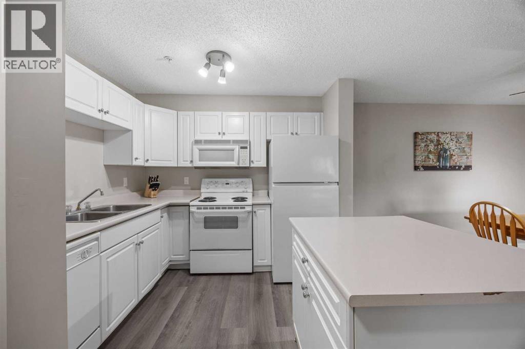 2206, 2000 Millrise Point Sw, Calgary, Alberta  T2P 3W4 - Photo 5 - A2325087