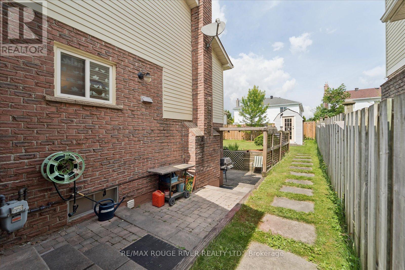 807 Red Maple Court, Whitby, Ontario  L1N 7V7 - Photo 19 - E13497792