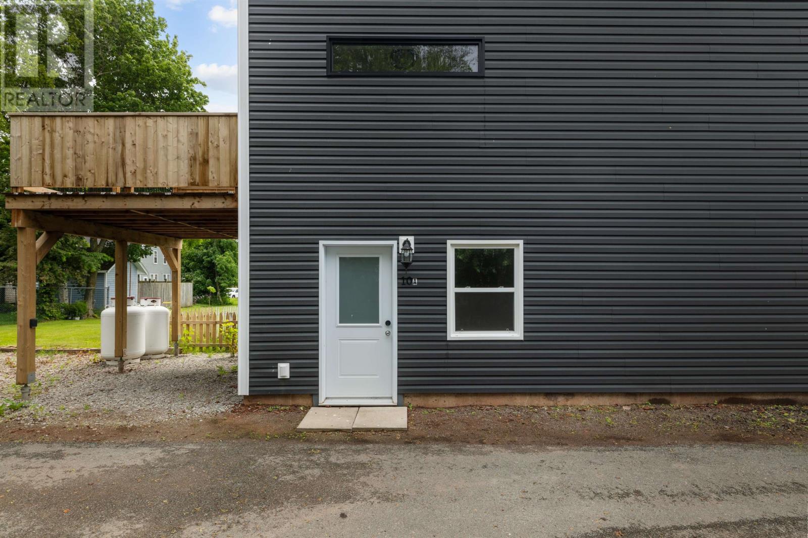 10 Chestnut Street, Charlottetown, Prince Edward Island  P1A 1Z5 - Photo 2 - 202615960