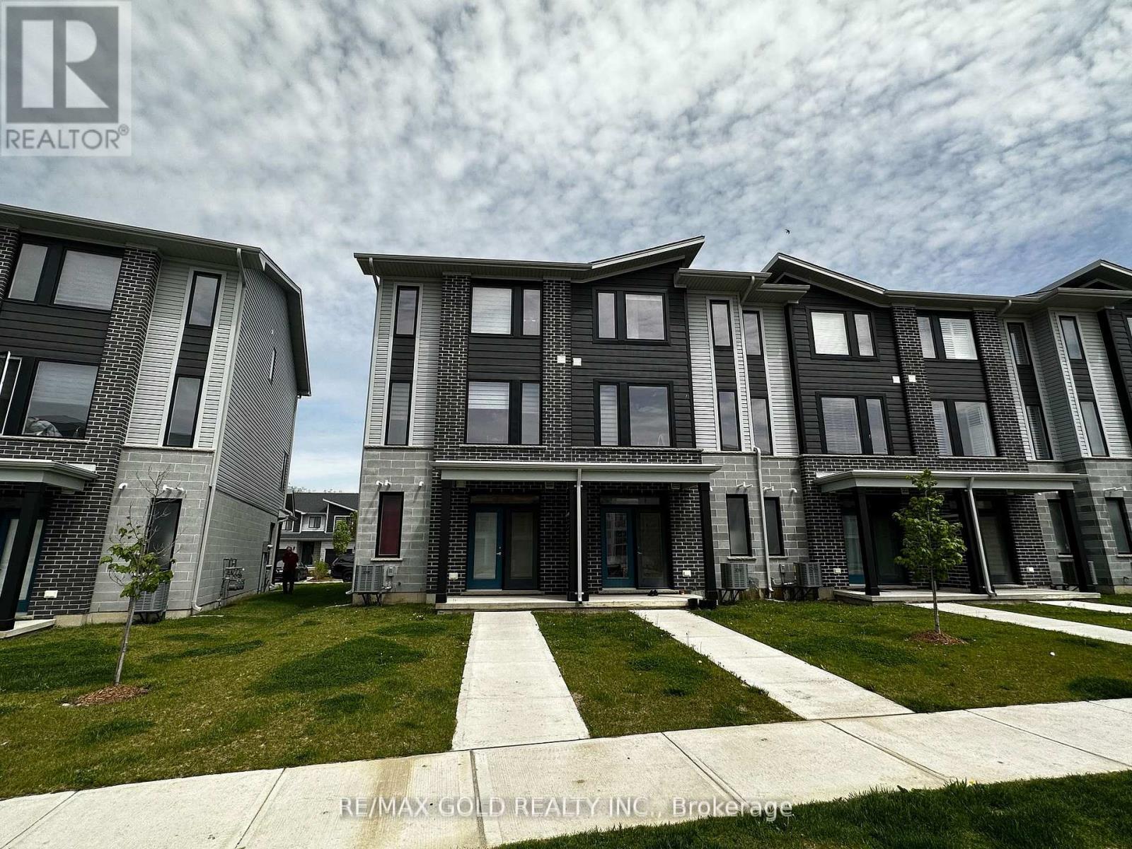 152 - 177 Edgevalley Road, London East, Ontario  N5V 0C5 - Photo 3 - X13497992