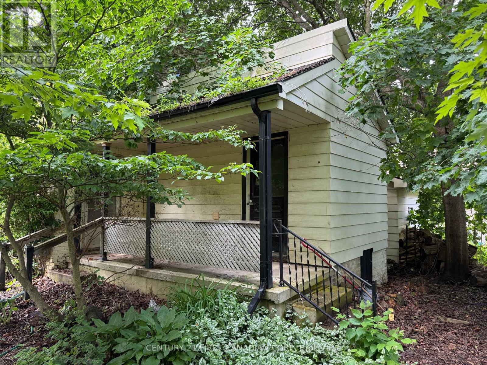 190 Church Street, North Middlesex, Ontario  N0M 1A0 - Photo 5 - X13501006