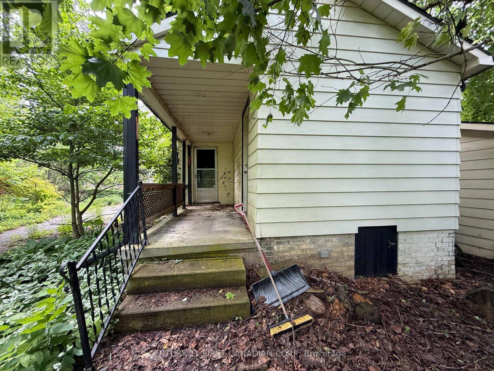 190 Church Street, North Middlesex, Ontario  N0M 1A0 - Photo 6 - X13501006