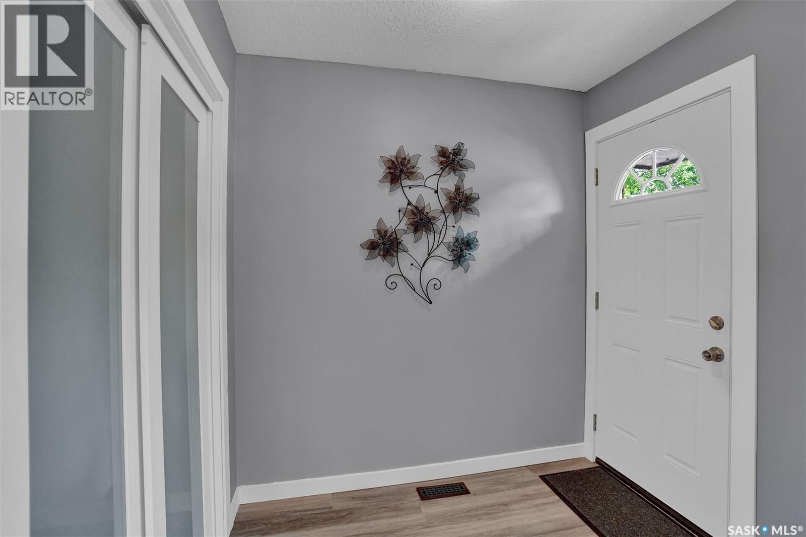 785 Bard Crescent N, Regina, Saskatchewan  S4X 2L1 - Photo 4 - SK040982