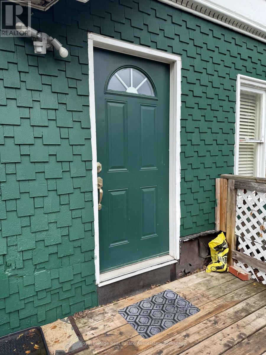 17 ALEXANDER STREET, Brampton, Ontario