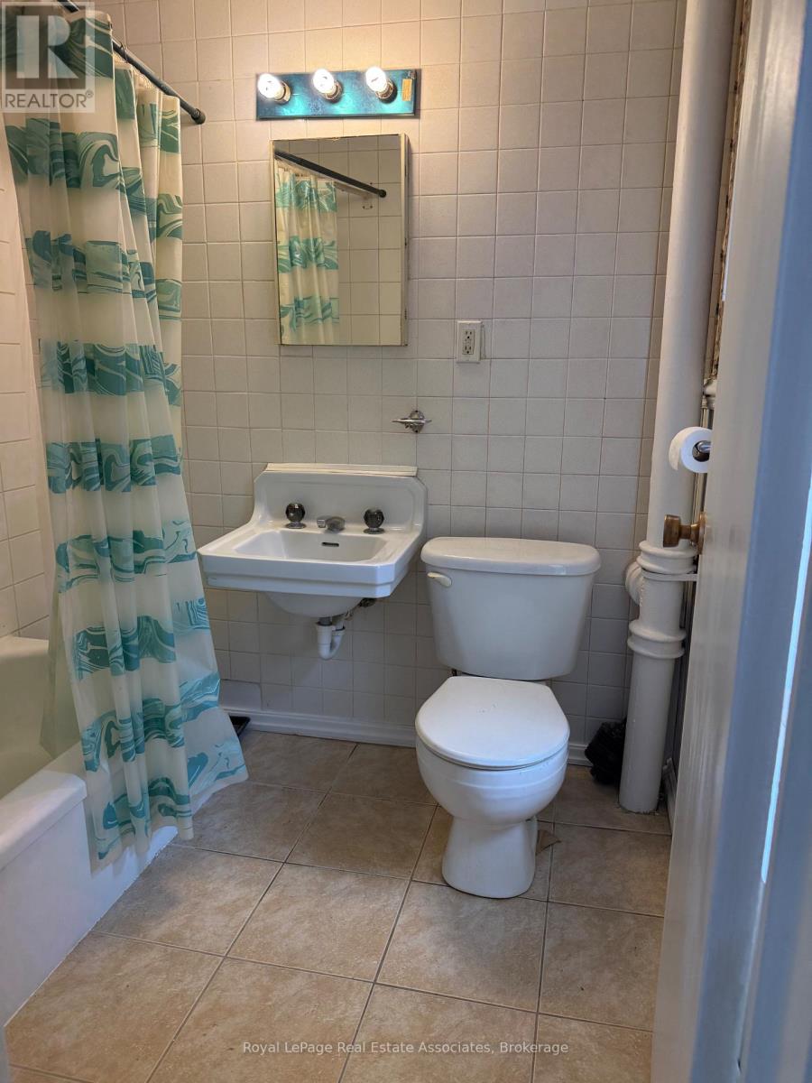 17 Alexander Street, Brampton, Ontario  L6V 1H7 - Photo 5 - W13501198