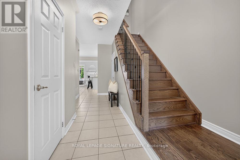 209 Sarah Cline Drive, Oakville, Ontario  L6M 0T8 - Photo 3 - W13501220
