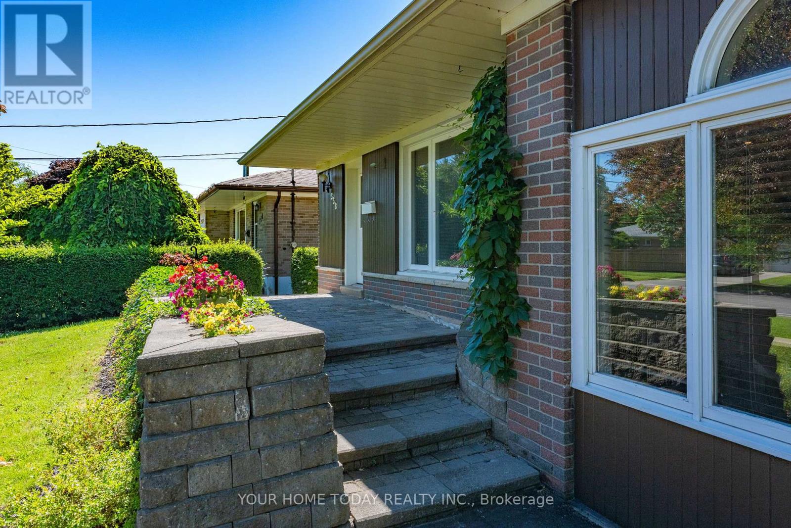 338 Delrex Boulevard, Halton Hills, Ontario  L7G 4H4 - Photo 2 - W13501304