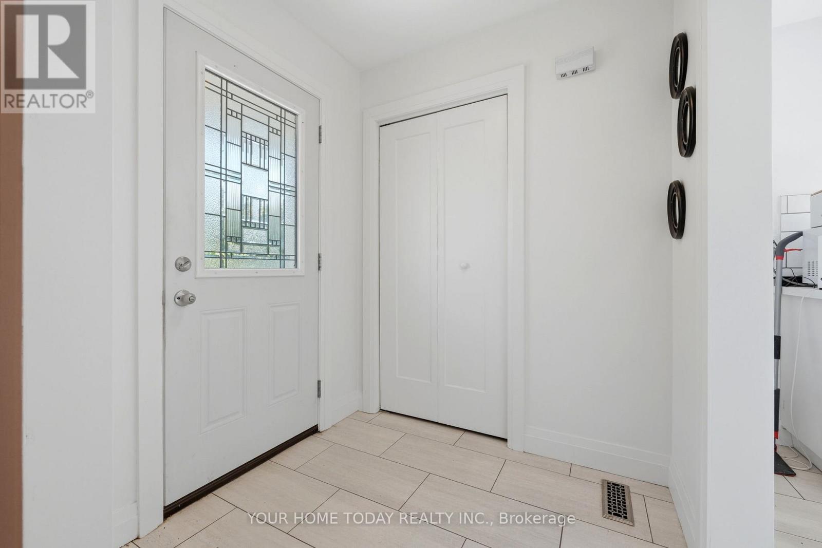338 Delrex Boulevard, Halton Hills, Ontario  L7G 4H4 - Photo 4 - W13501304