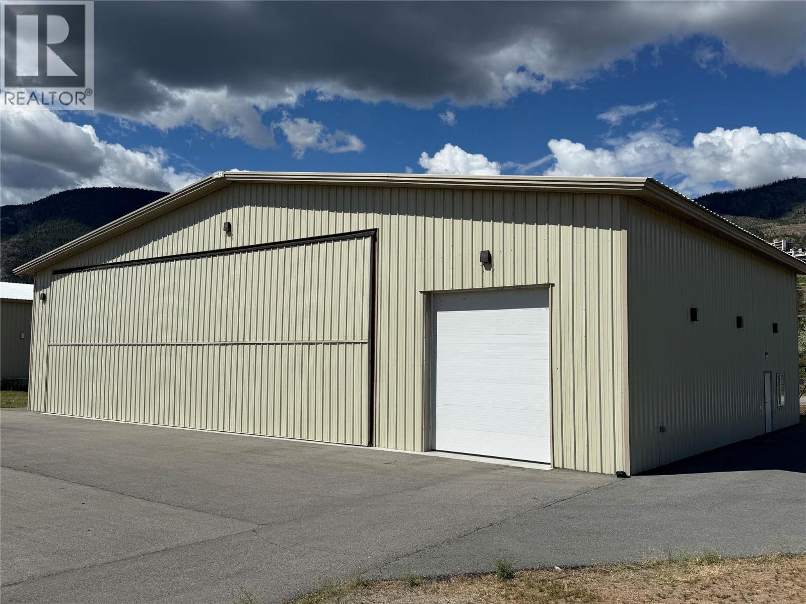 3156 Airport Road, Penticton, British Columbia  V2A 8X1 - Photo 14 - 10392242