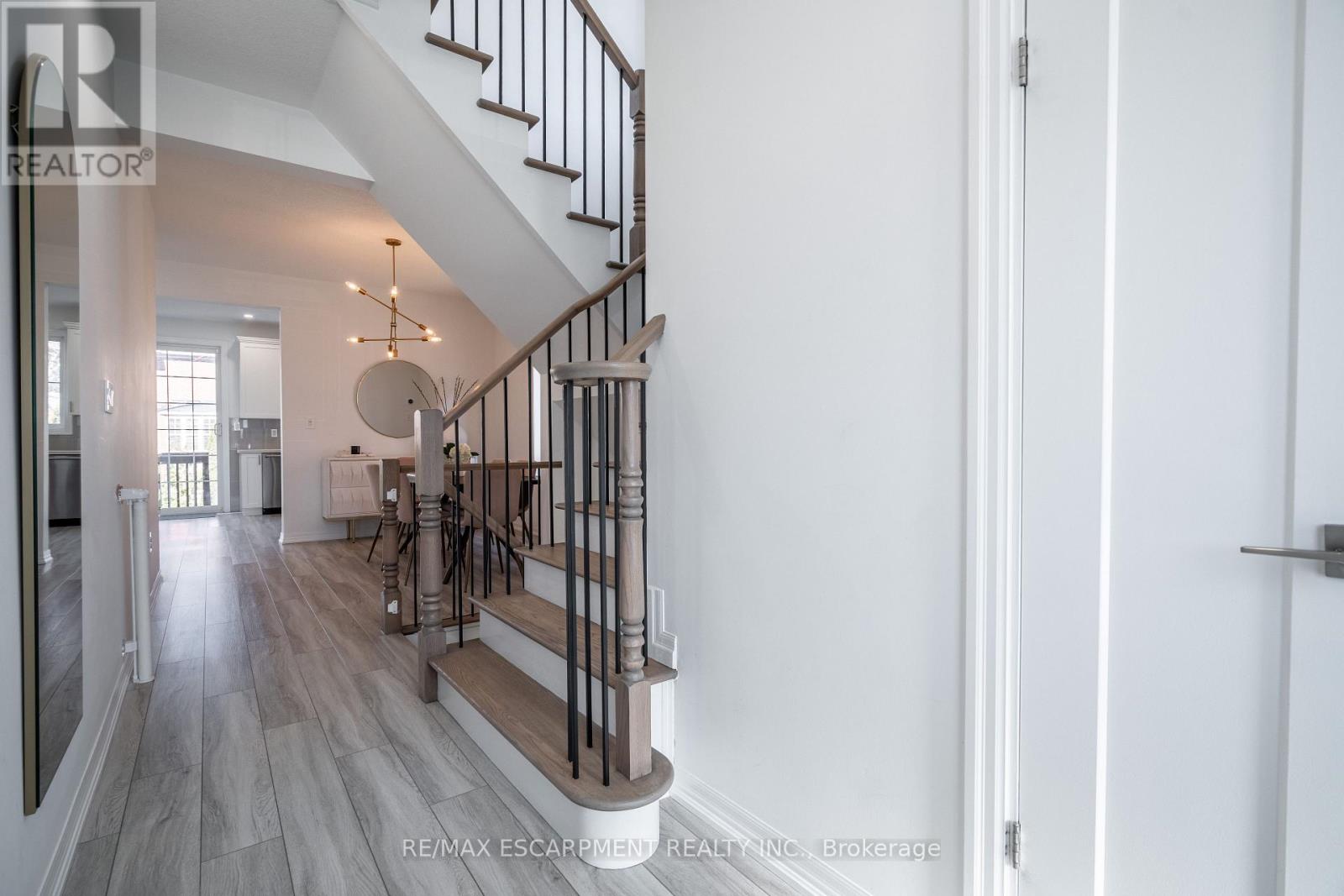 80 Montreal Circle, Hamilton, Ontario  L8E 0C9 - Photo 2 - X13501346
