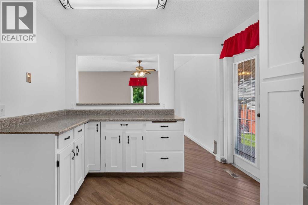 24 Mckenna Mews Se, Calgary, Alberta  T2Z 1W8 - Photo 10 - A2324963