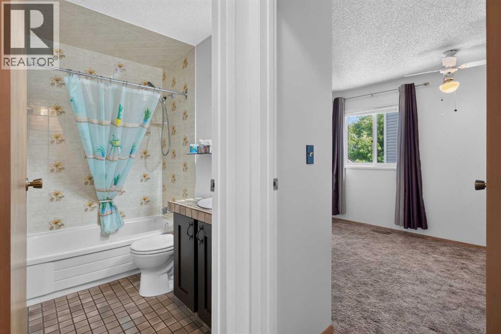 24 Mckenna Mews Se, Calgary, Alberta  T2Z 1W8 - Photo 16 - A2324963