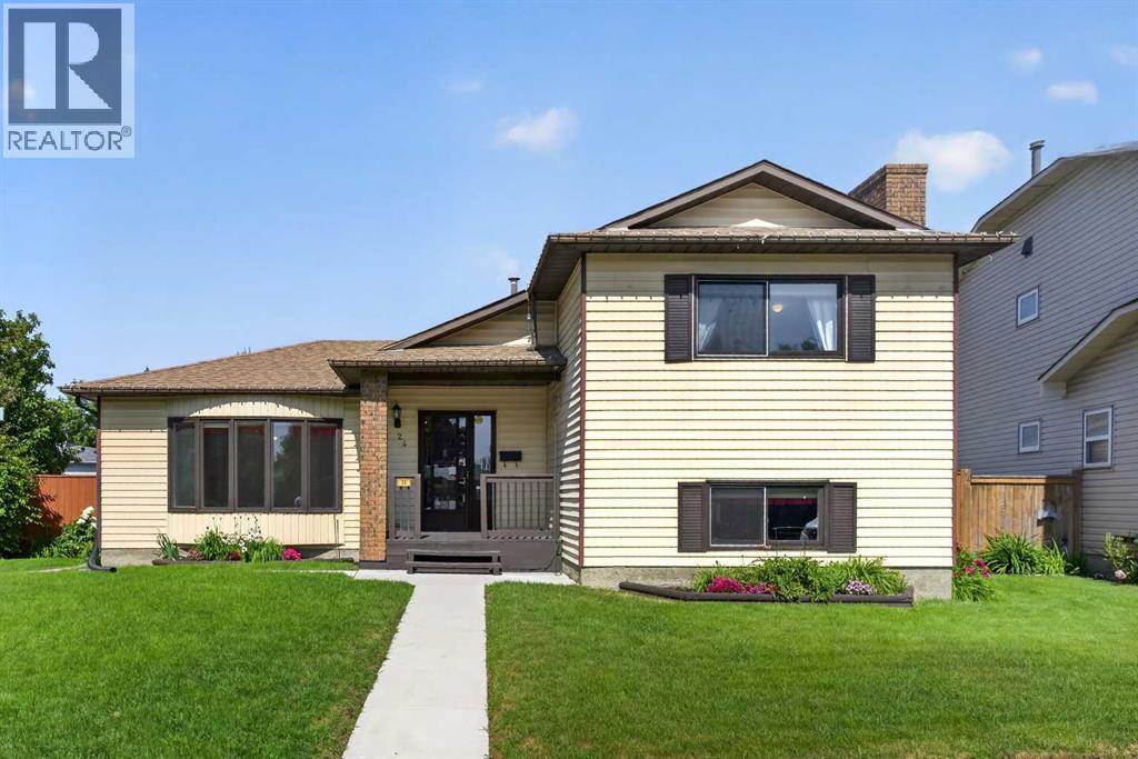 24 Mckenna Mews Se, Calgary, Alberta  T2Z 1W8 - Photo 2 - A2324963